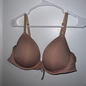Nude VS Brassiere